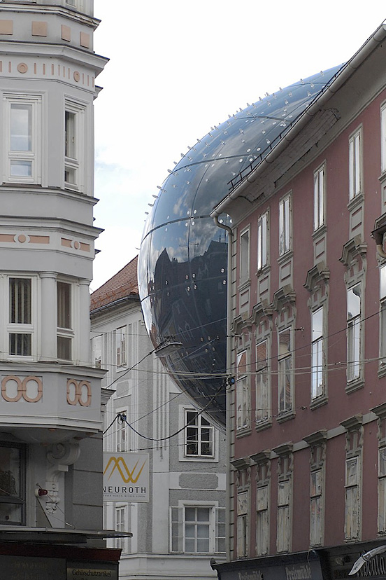 未來主義風(fēng)格的建筑—格拉茨美術(shù)館(Kunsthaus Graz)裝修設(shè)計(jì)