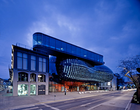未來主義風(fēng)格的建筑—格拉茨美術(shù)館(Kunsthaus Graz)裝修設(shè)計(jì)