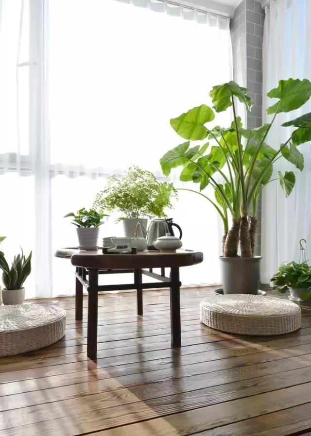 如何巧妙地把小陽(yáng)臺(tái)改成舒適愜意茶室
