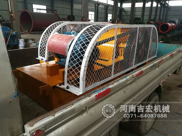 400&times;500雙齒輥破碎機發往廣東_破碎煤矸石
