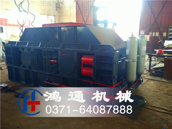 1500×800液壓對輥破碎機(jī)一天能產(chǎn)多少方砂子！