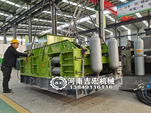 無錘頭設計對輥制砂機-砂石廠老板們的賺錢利器！