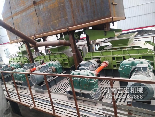 層壓破碎+智能液壓：液壓對(duì)輥制砂機(jī)如何實(shí)現(xiàn)機(jī)制砂粒度精準(zhǔn)控制？